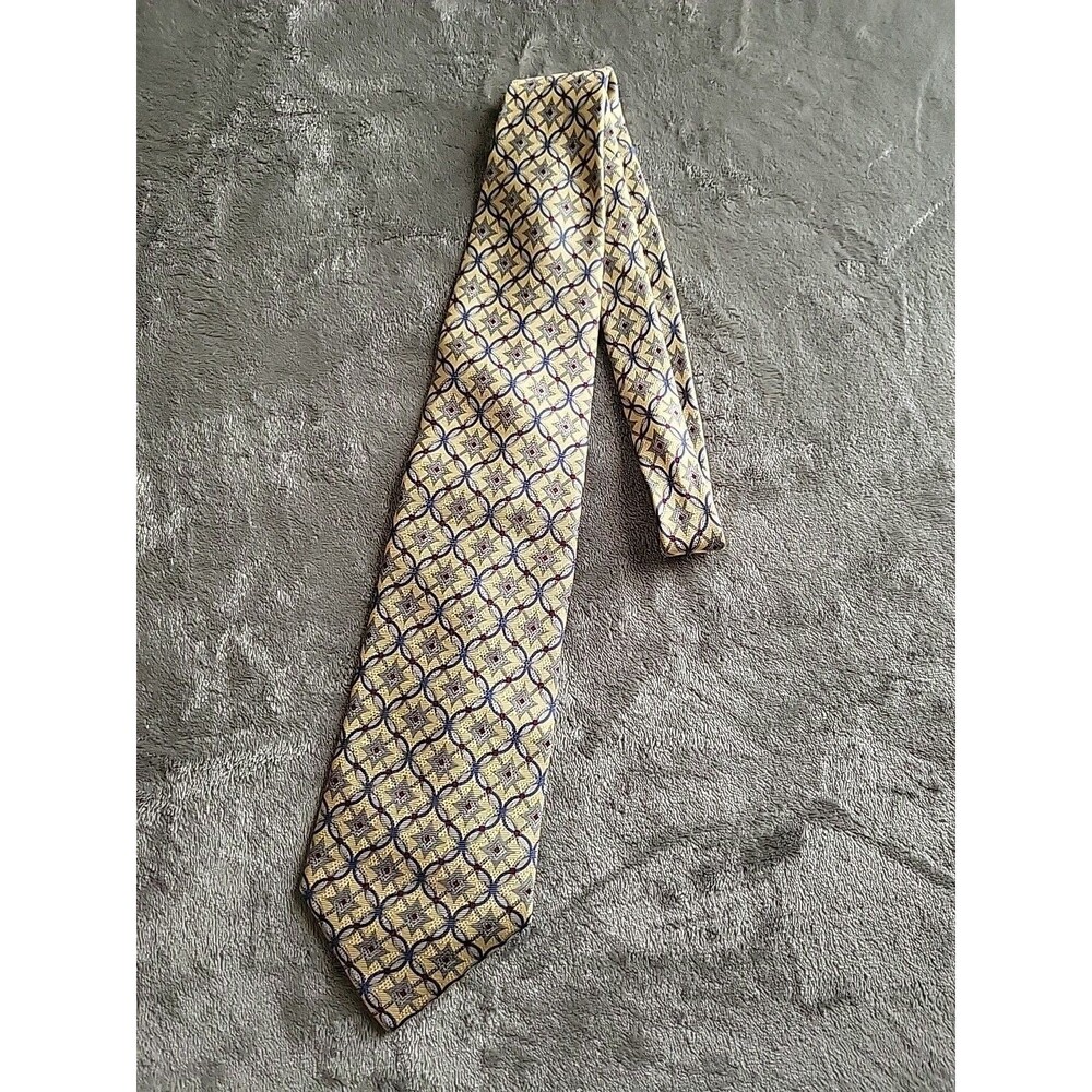 Club Room 100% silk Neck tie Made in Italy yellow